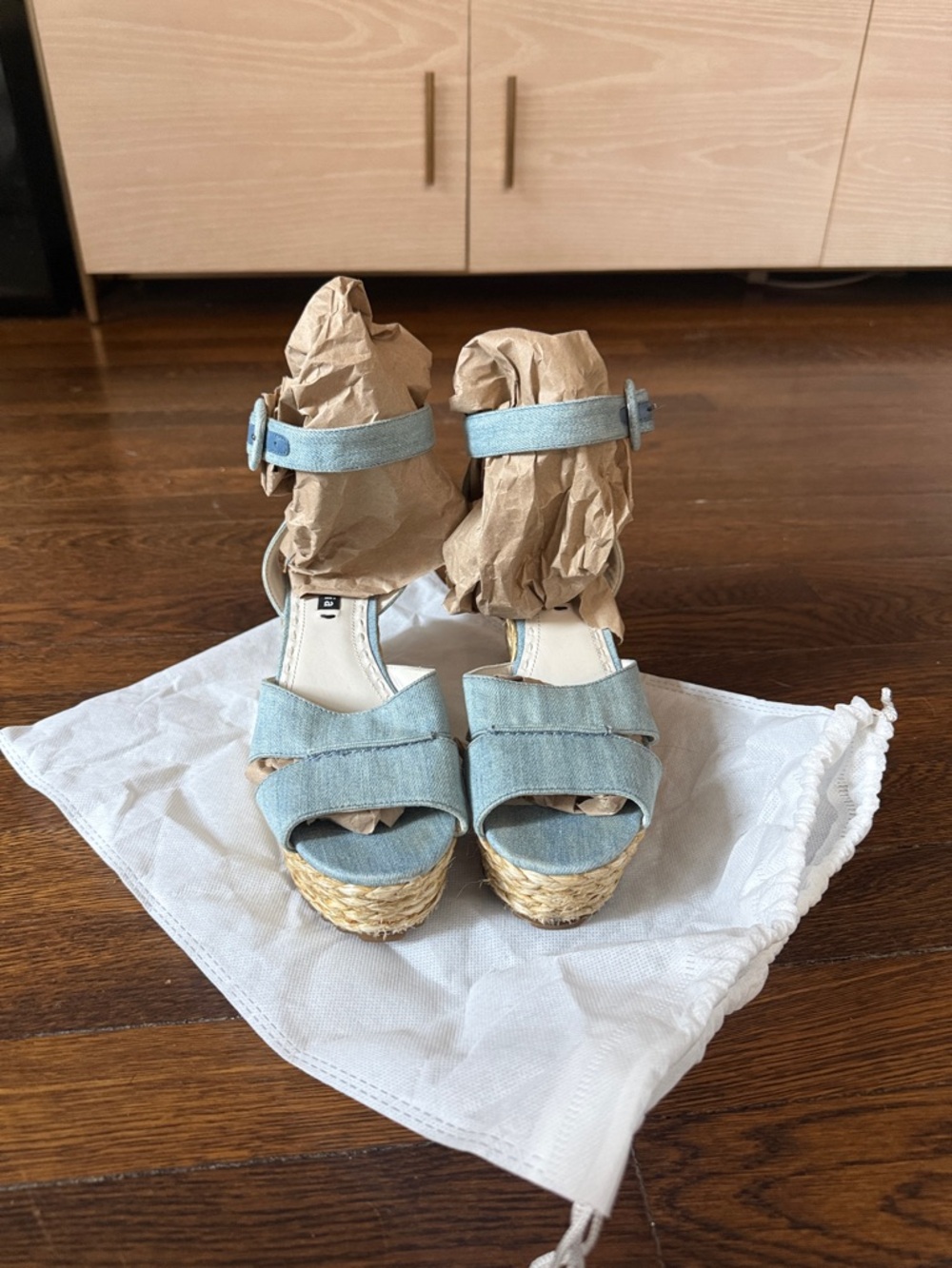 🐋 Alice + Olivia ‘Roberta’ Denim Blue Espadrille Wedge Sandals, Size 8 - Picture 12 of 12